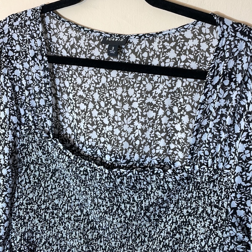 Torrid size 3 BLACK & WHITE FLORAL CHIFFON SMOCKED BABYDOLL BLOUSE - Picture 5 of 7